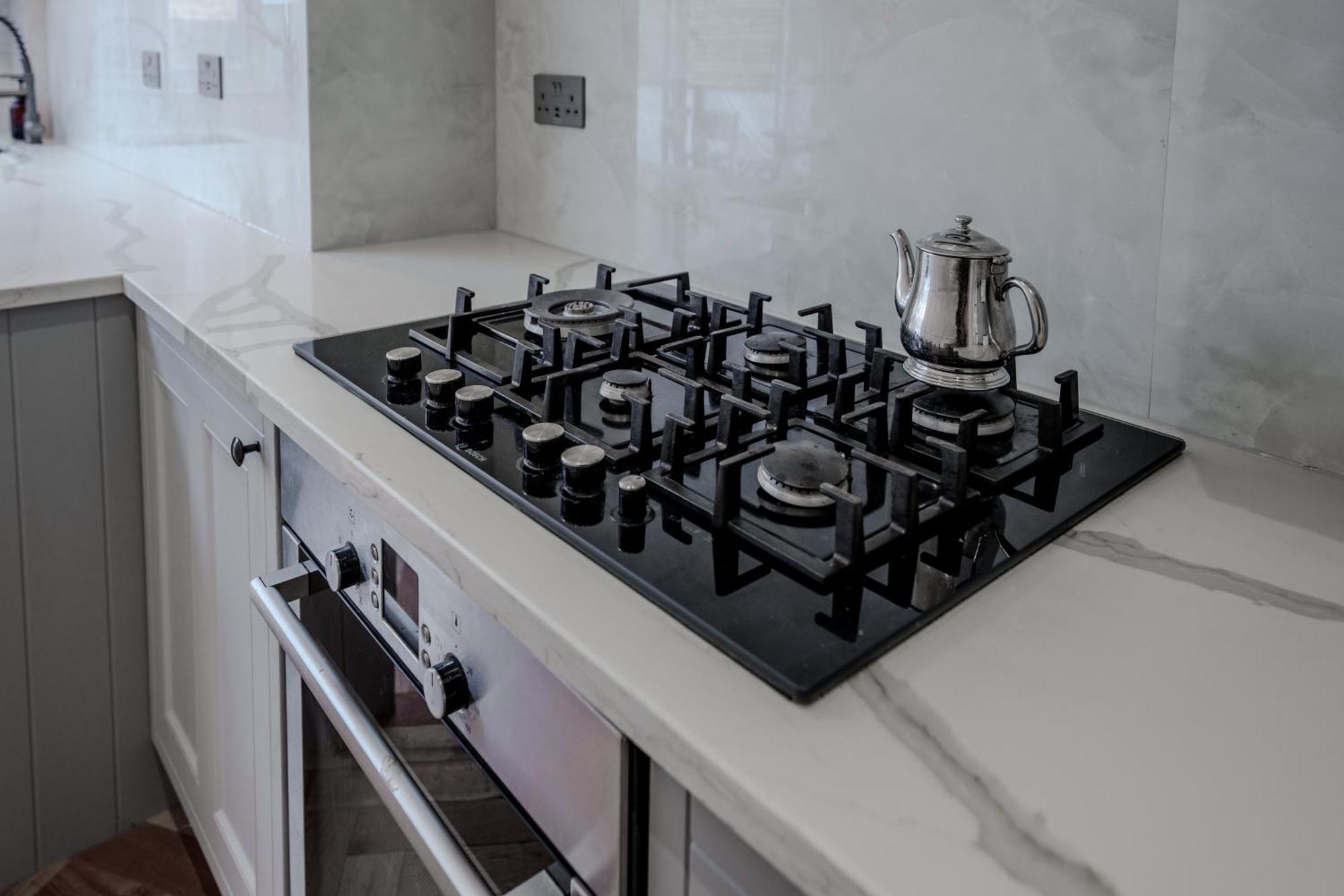 Wembley Lovely 6 Bed House Sleeps Up To 14 Casa de férias Londres