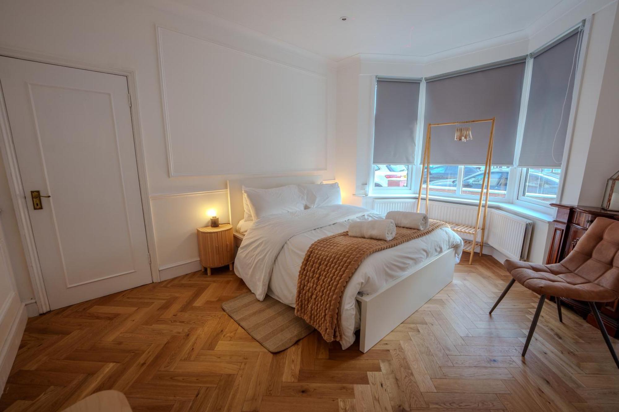Wembley Lovely 6 Bed House Sleeps Up To 14 * Londres