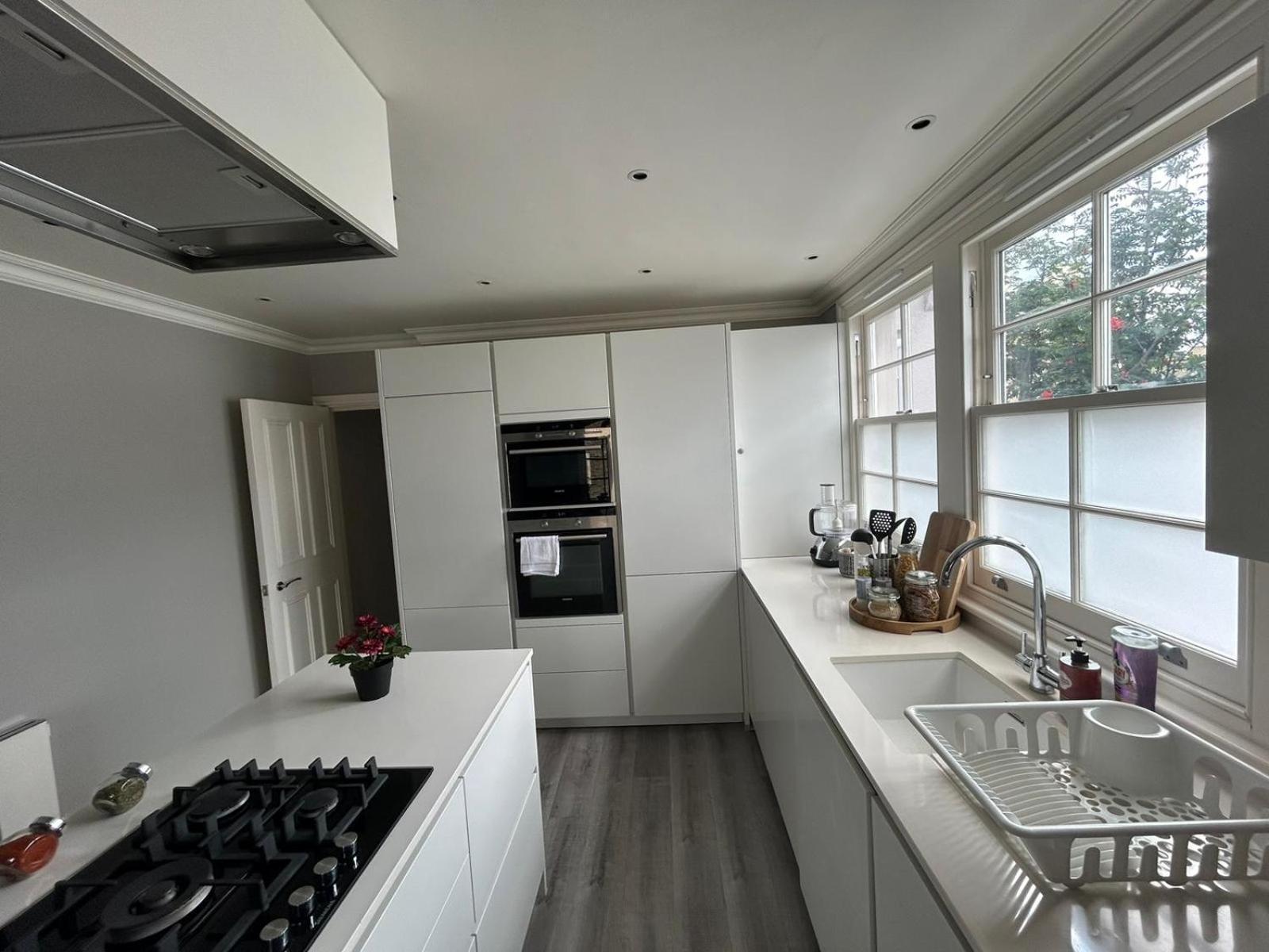 Apartamento Beautiful And Spacious 2 Bed, 2 Bath Bordering Fulham And Chelsea - Entire With Private Entrance Londres