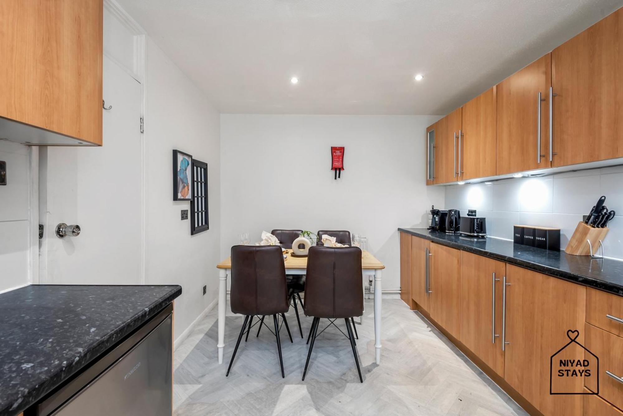 Hale Lodge, Comfy For Families And Contractors