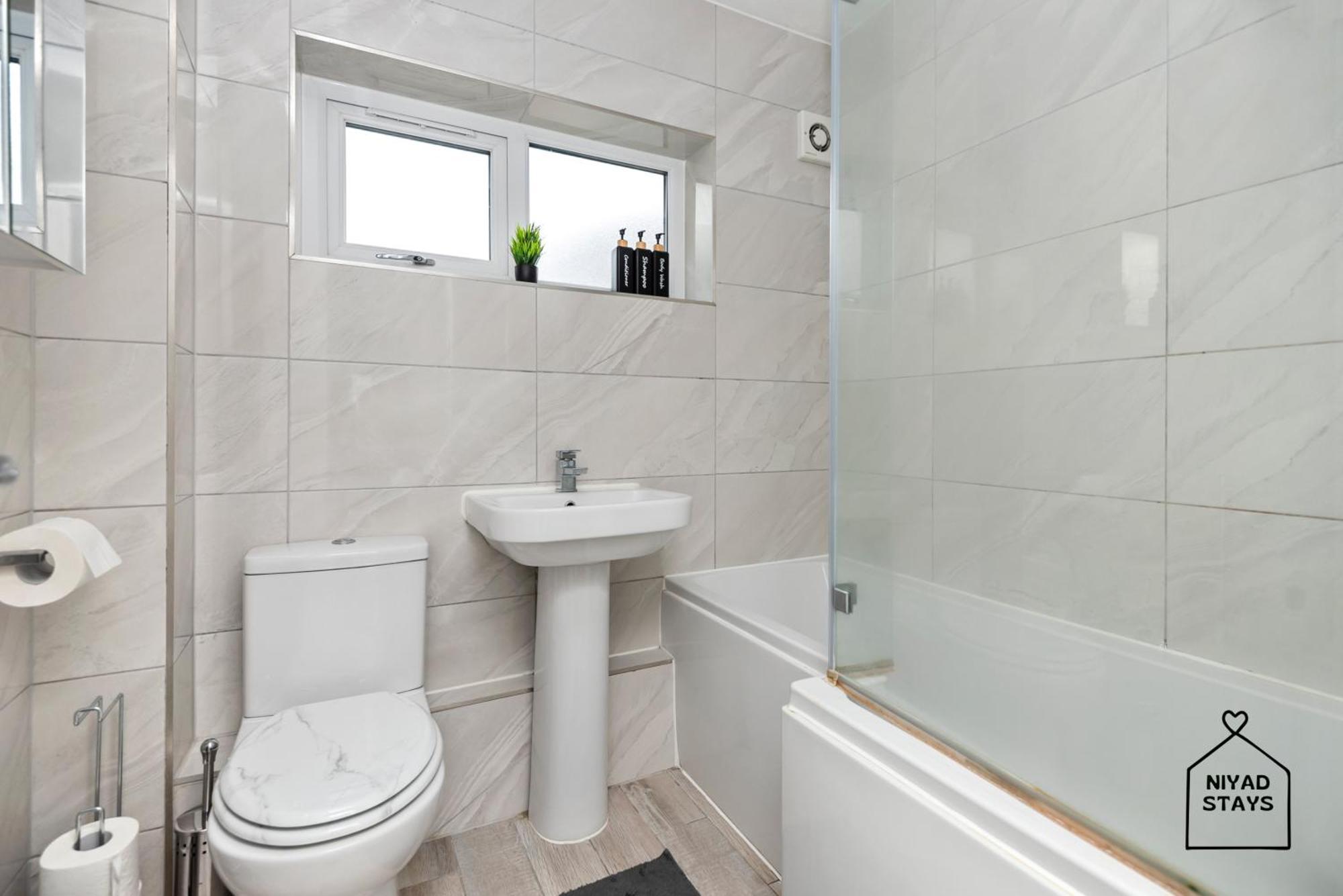 Hale Lodge, Comfy For Families And Contractors Londres