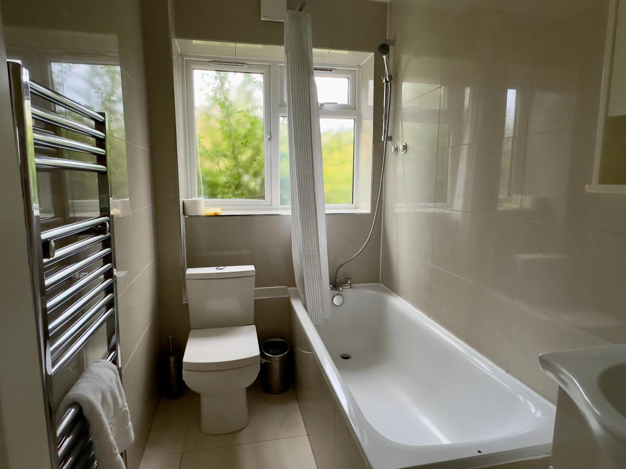 Serene 2 Bedroom Flat Free Off-street Parking Large Suv Close To Tube Apartamento *