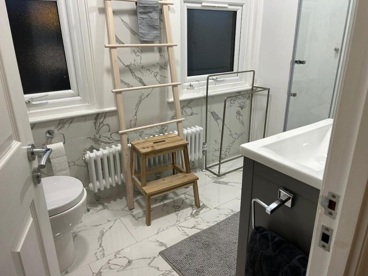 Apartamento Forest Hill 1-bed 2 Mins Station *