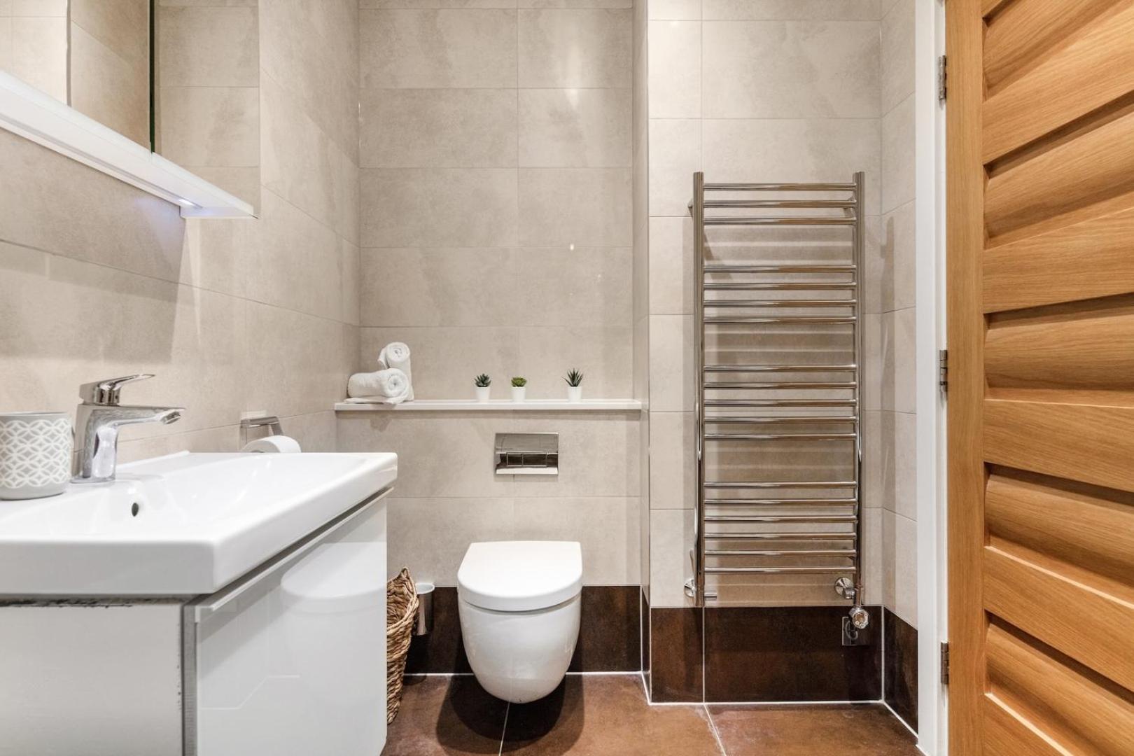 Bnbnook - Spacious 2br - Walk To Soho & Oxford Street * Londen