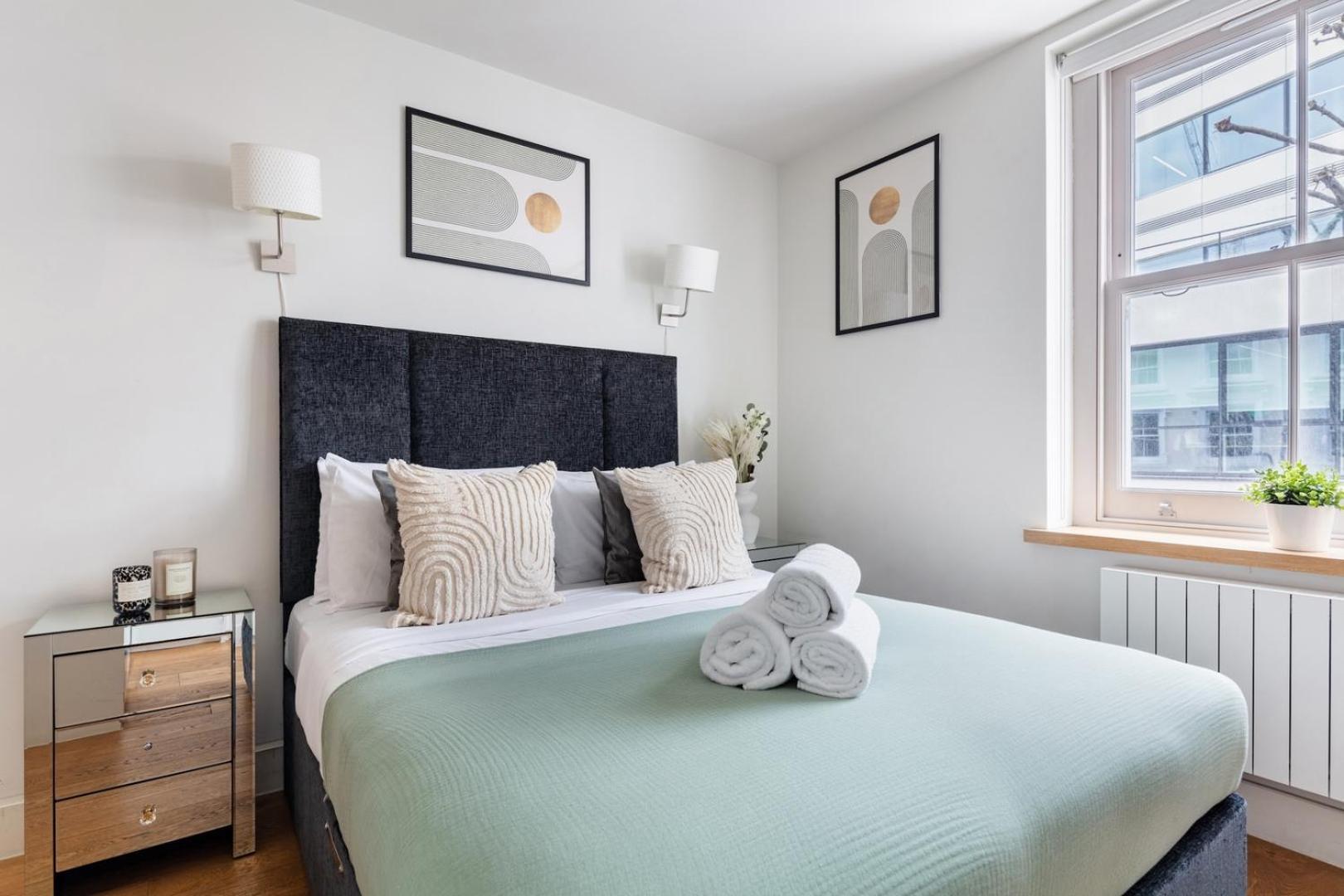 Appartement Bnbnook - Spacious 2br - Walk To Soho & Oxford Street Londen