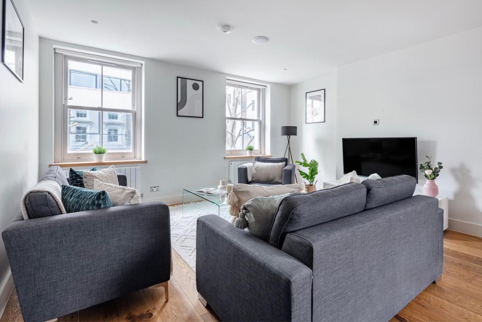 Bnbnook - Spacious 2br - Walk To Soho & Oxford Street * Londen
