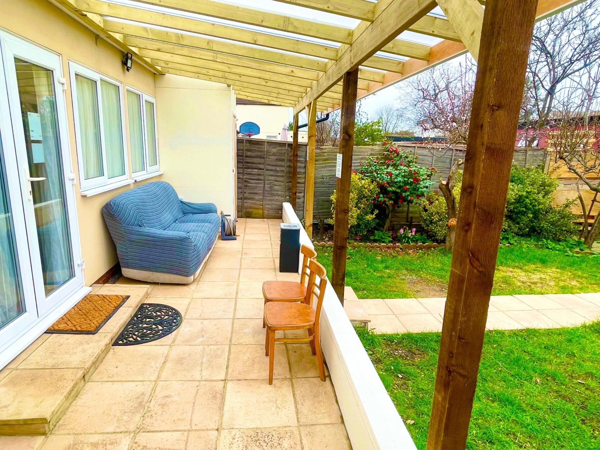 Appartement 2 Bed Studio-free Parking-pet Friendly-garden *