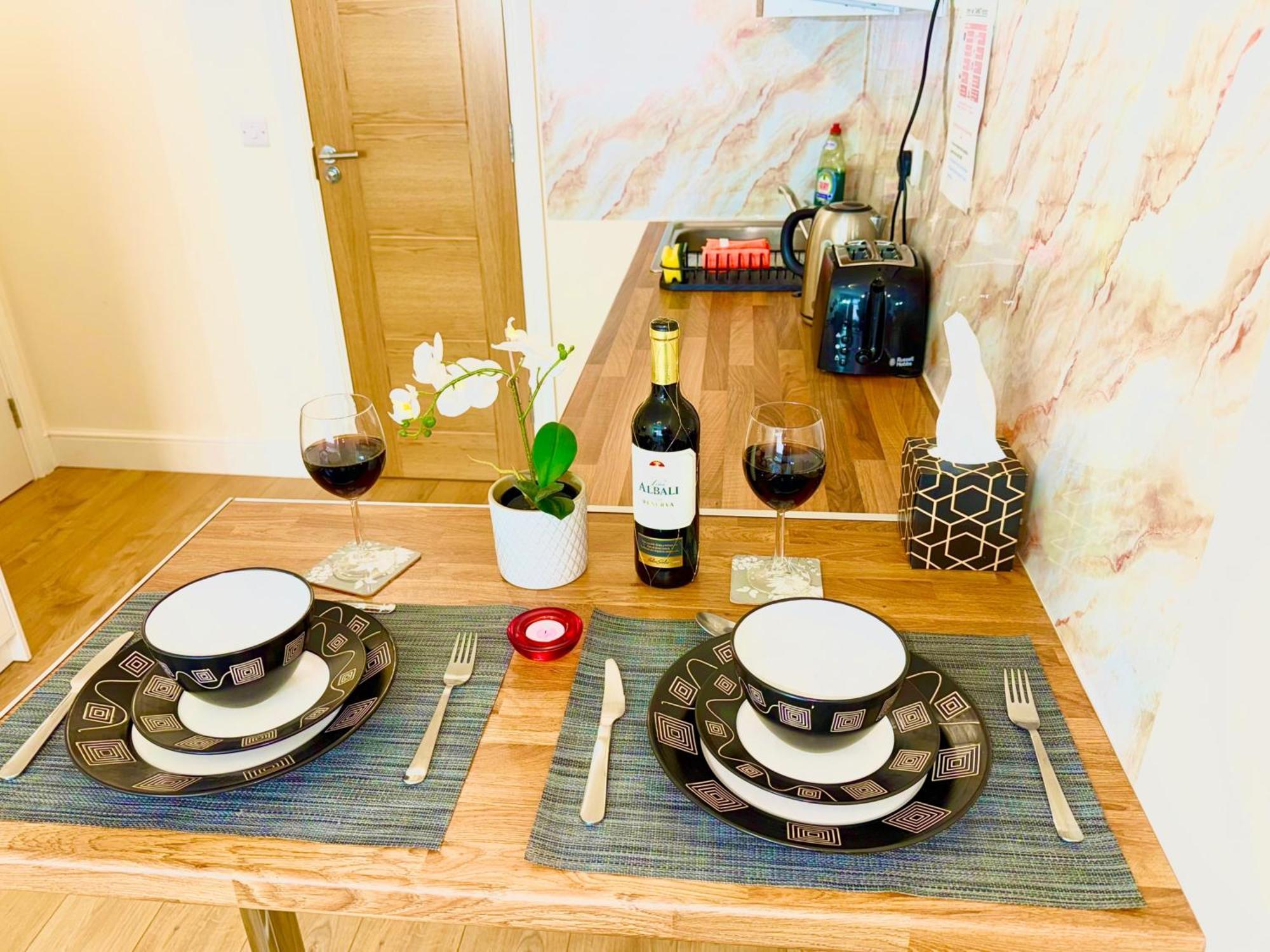 2 Bed Studio-free Parking-pet Friendly-garden Londres