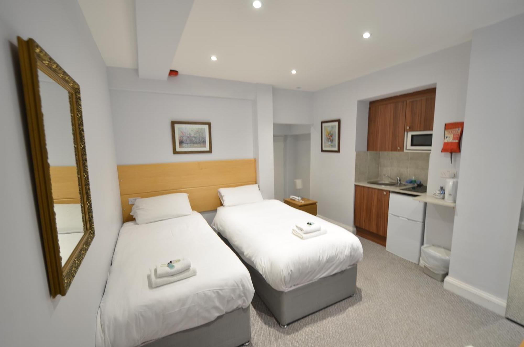 Amber Hotel-suites 3*