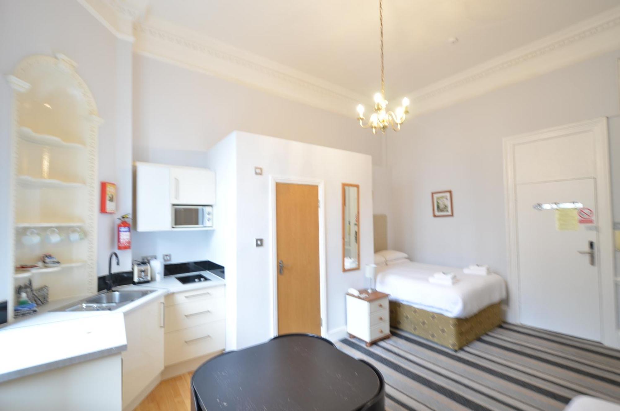 Amber Hotel-suites Hotel