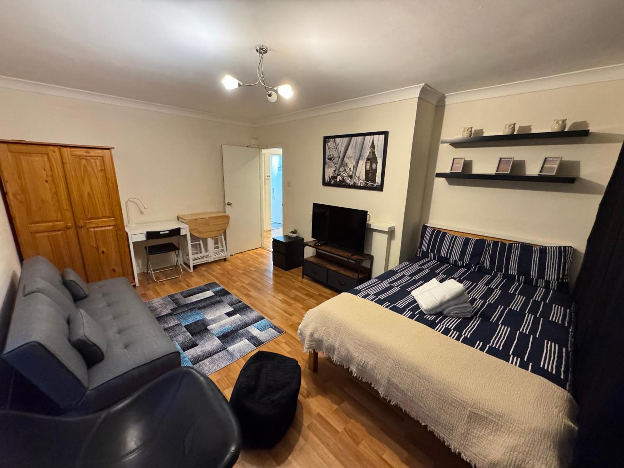 Huge And Affordable 3 Bedroom Flat In Hammersmith For 7 People With Welcome Breakfast Appartement
