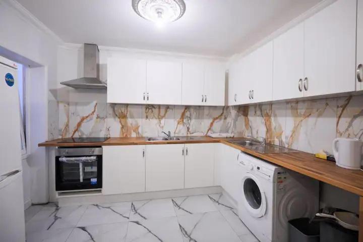 Gasthof Spacious 4 Beds - All Private Bathrooms In Canary Wharf London