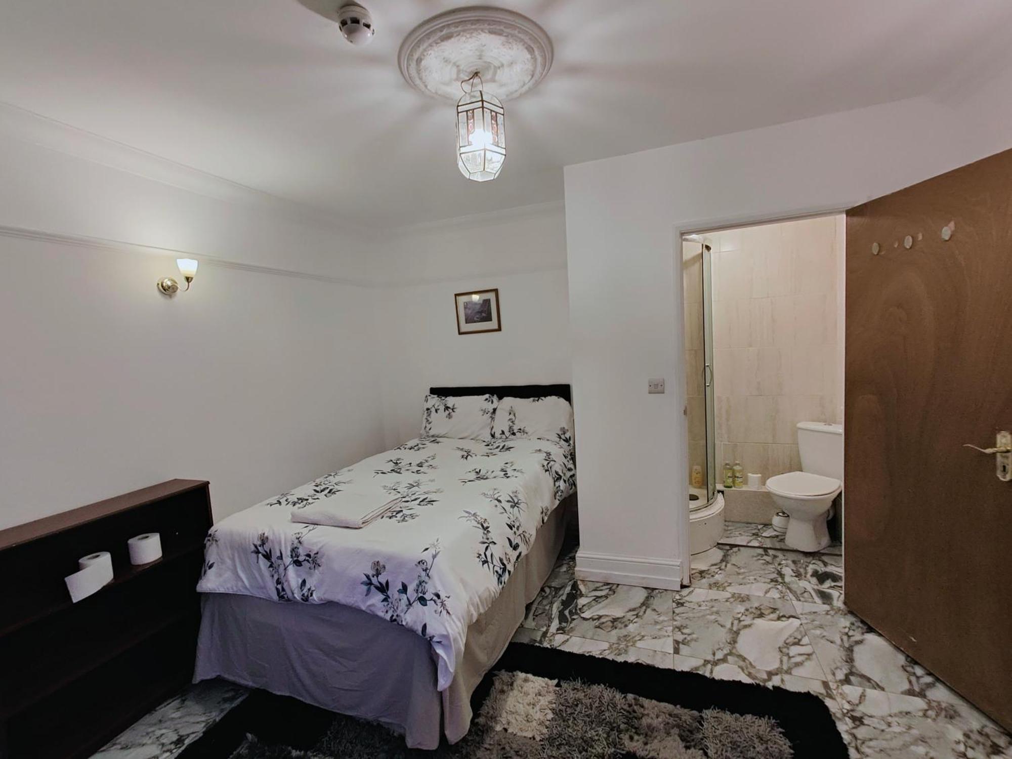 Spacious 4 Beds - All Private Bathrooms In Canary Wharf Gasthof
