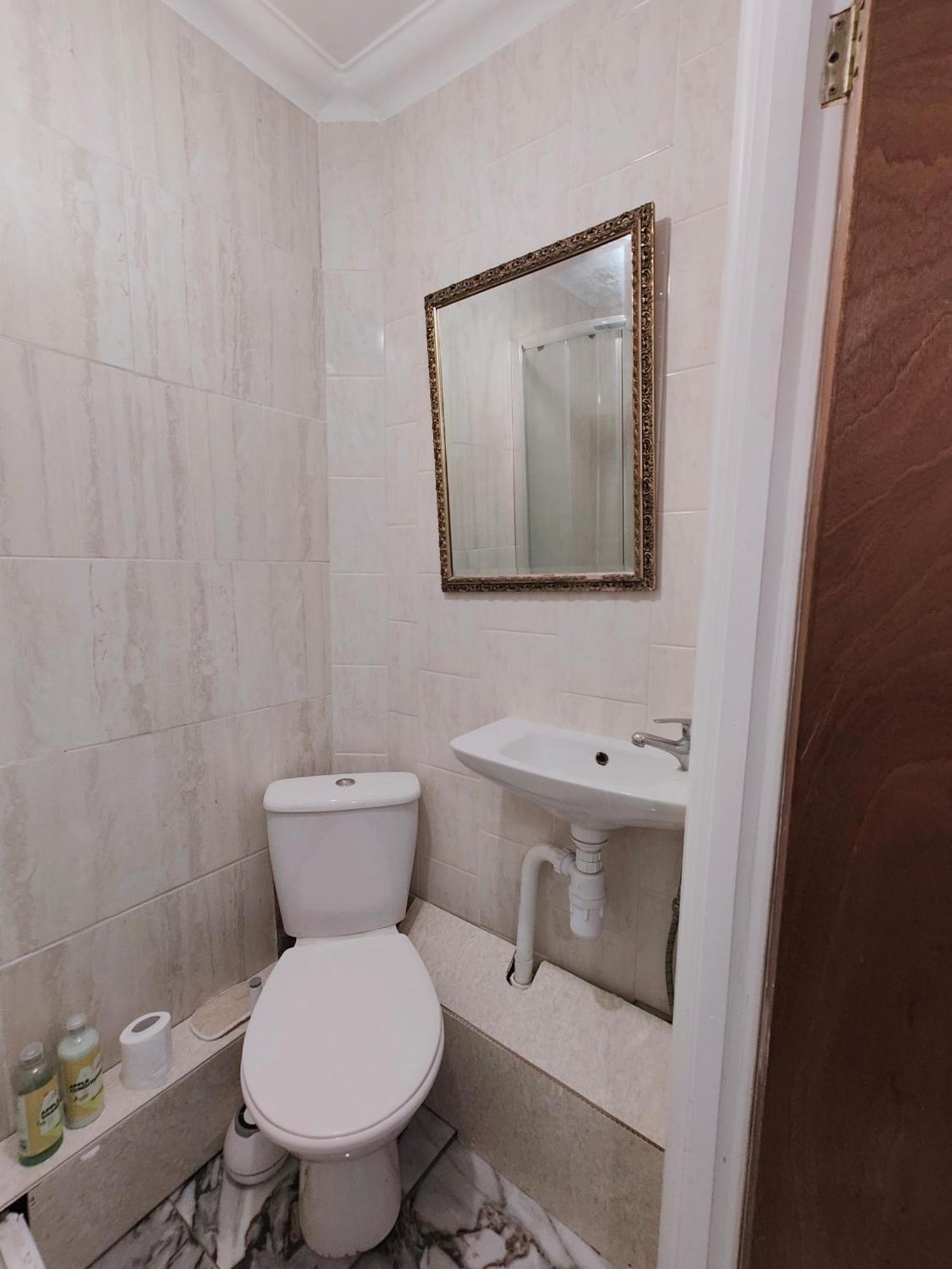 Spacious 4 Beds - All Private Bathrooms In Canary Wharf Gasthof