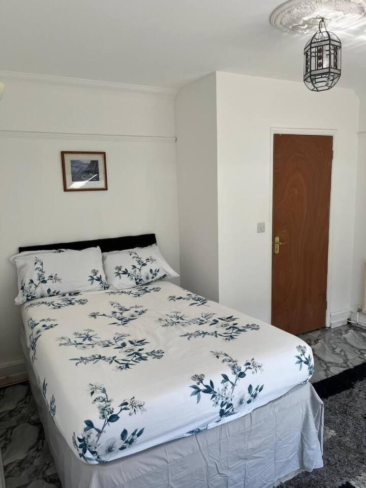 Spacious 4 Beds - All Private Bathrooms In Canary Wharf Gasthof London