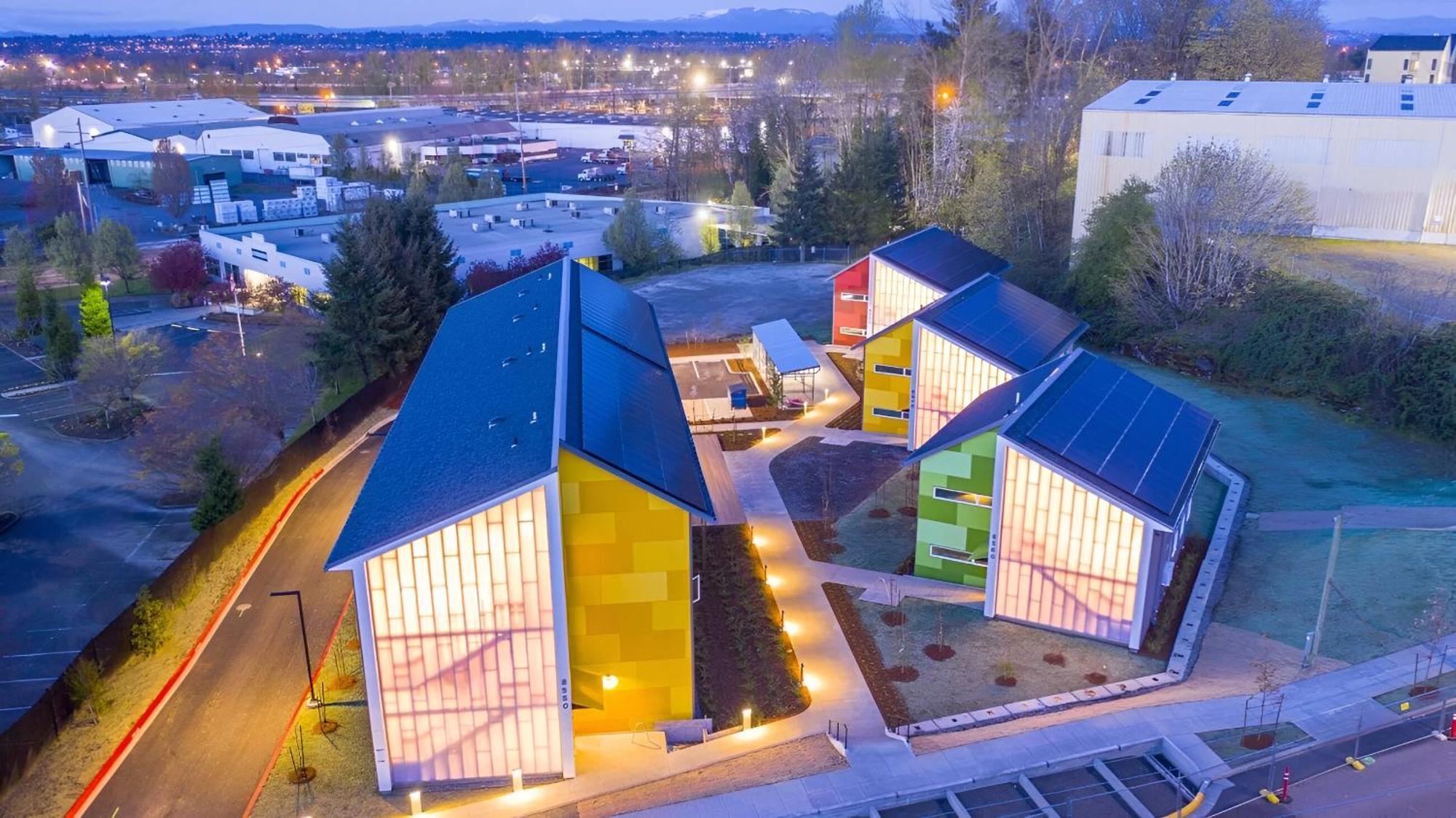Modern & Funky 3-br Duplex With Games & Sauna Apartment *