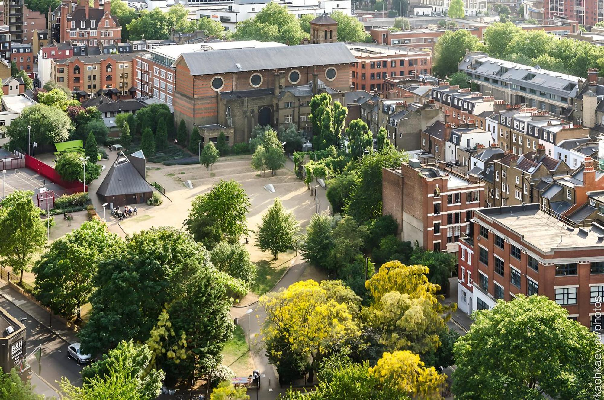 Modern & Funky 3-br Duplex With Games & Sauna London
