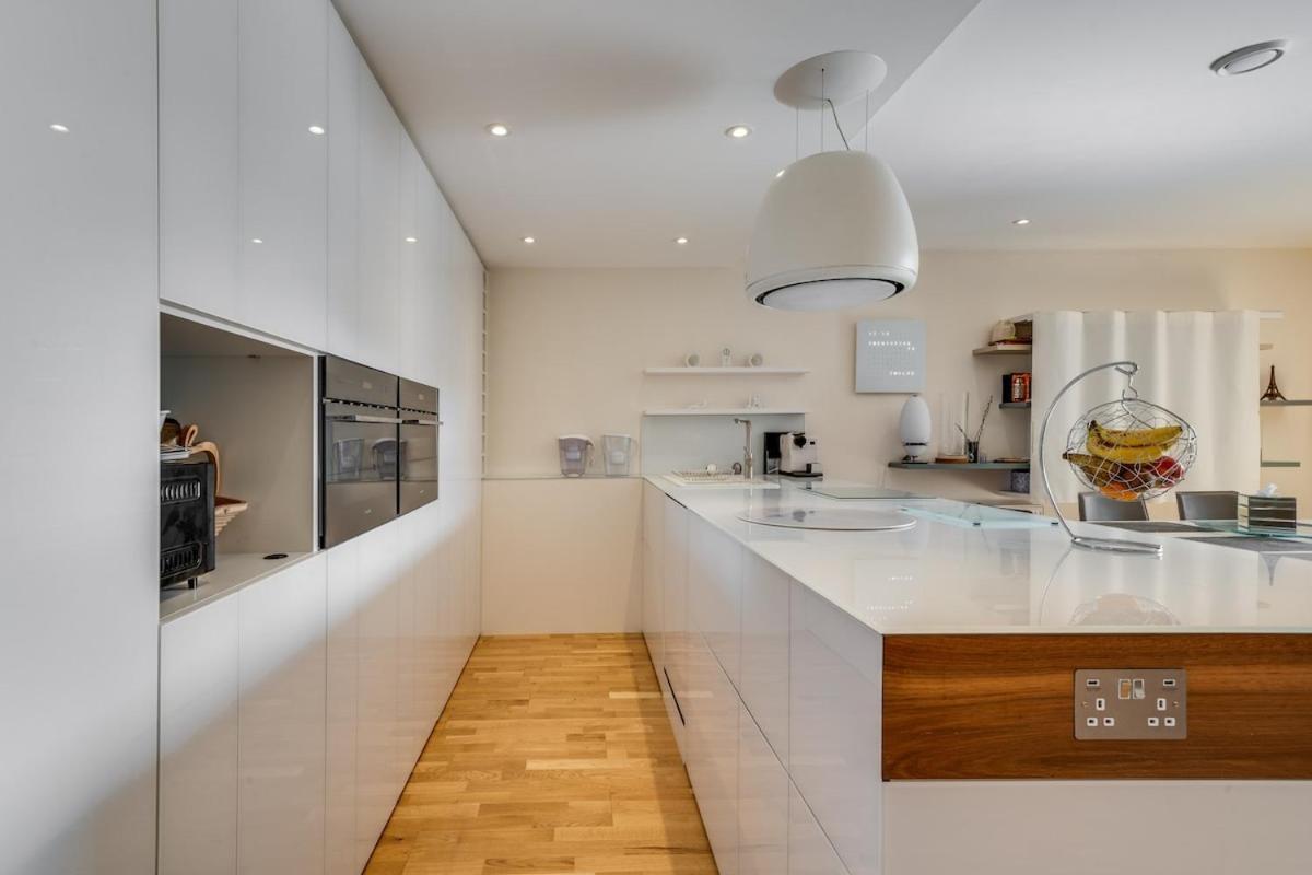Urban Retreat Near The Thames *