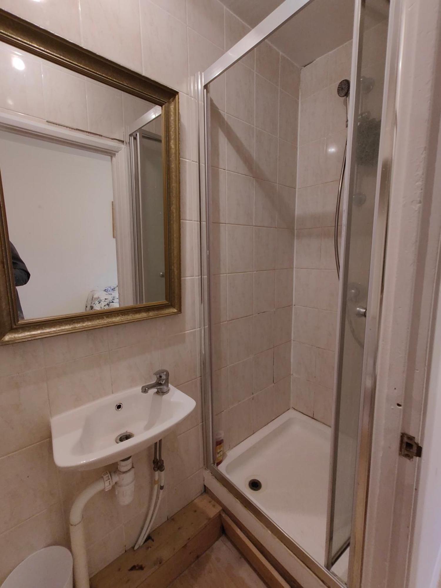 Spacious 4 Beds - All Private Bathrooms In Canary Wharf Gasthof London