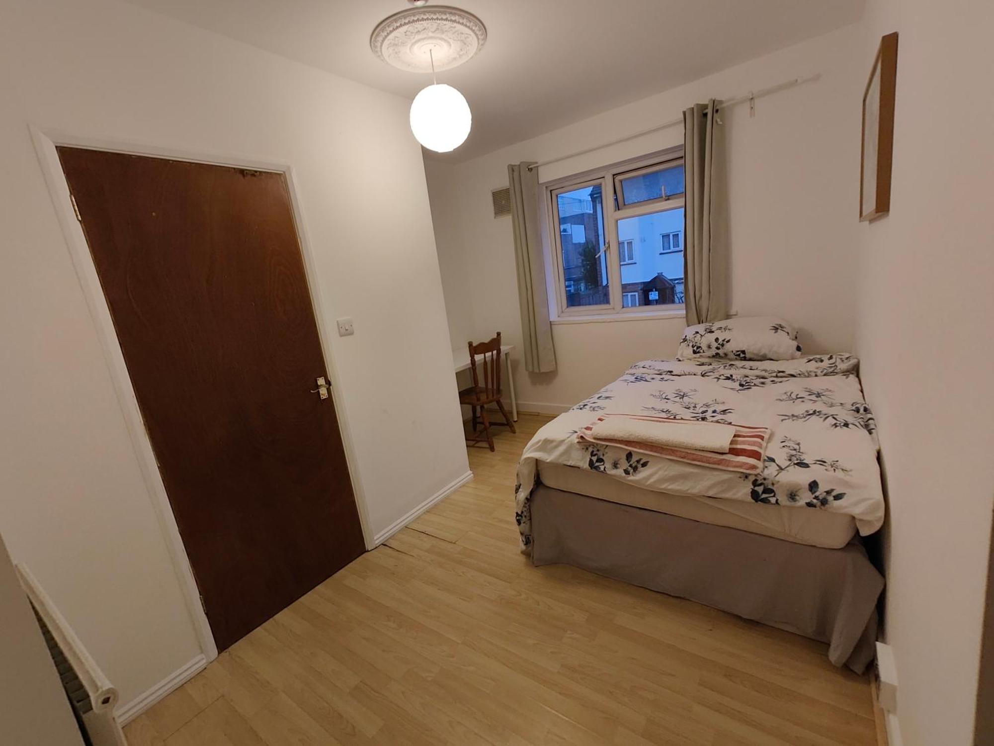 Spacious 4 Beds - All Private Bathrooms In Canary Wharf Gasthof