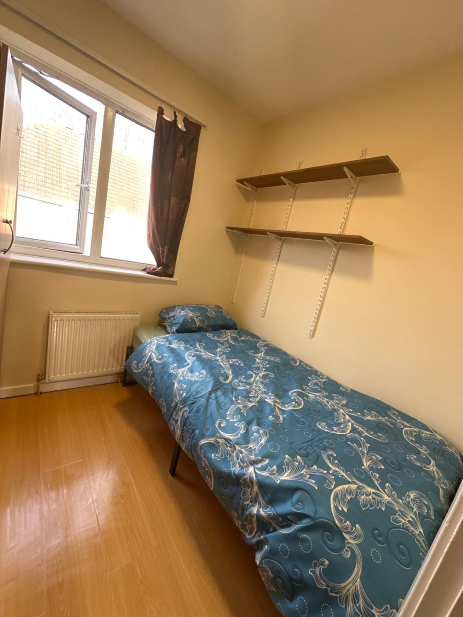 Single Near Excel * Londen