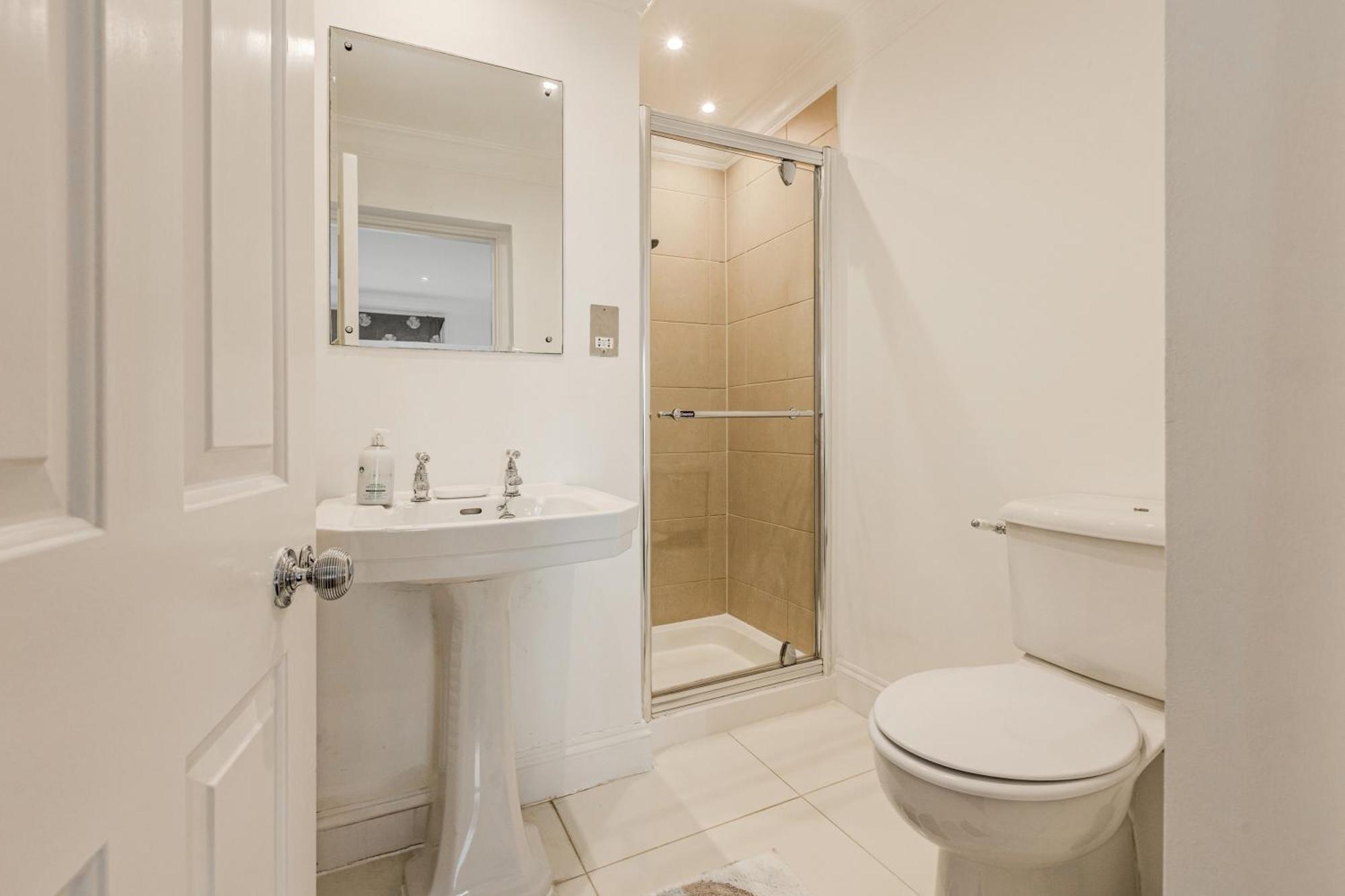 New 3lvl 3br With Garden, Prime Knightsbridge Appartement *
