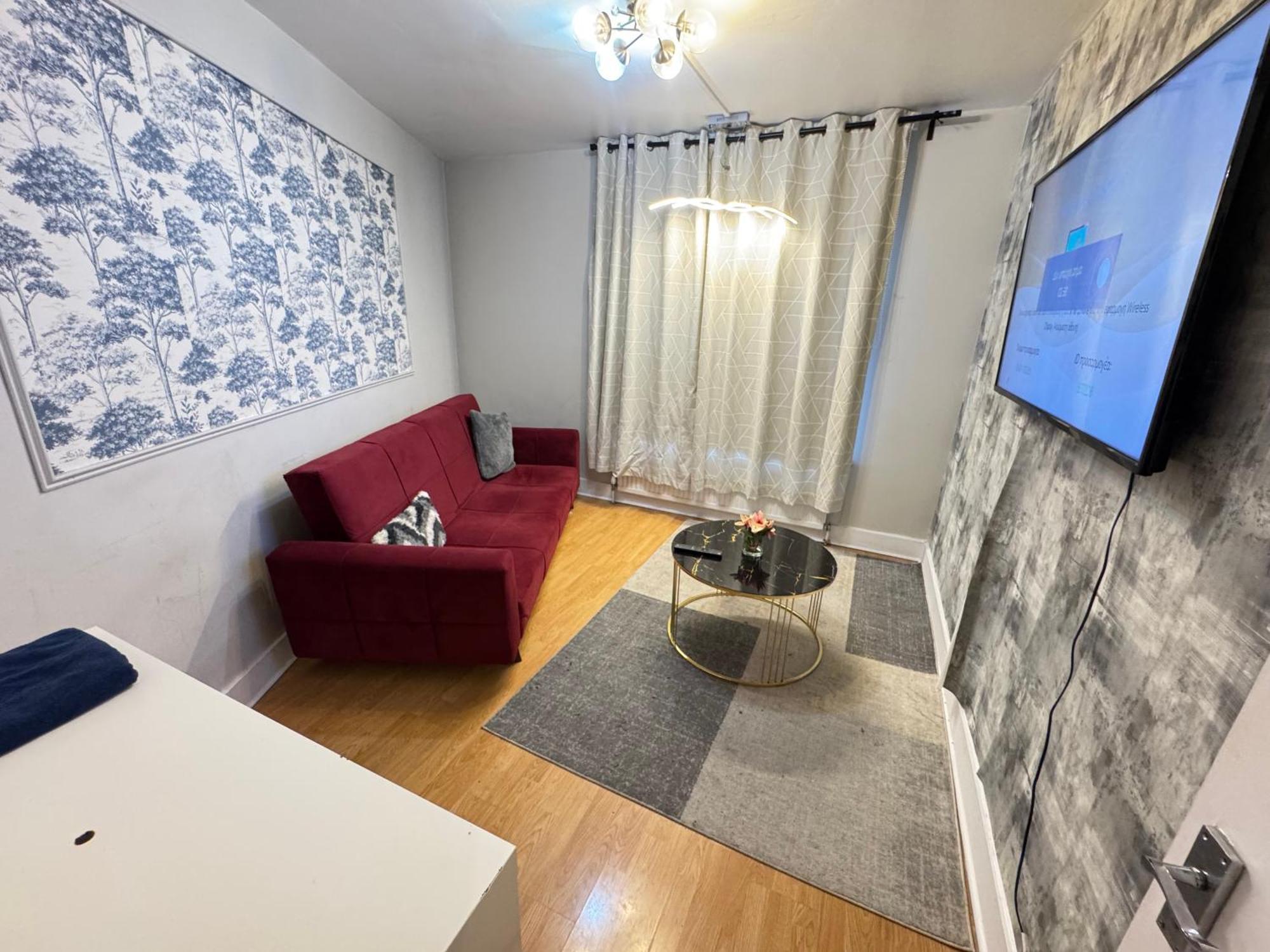 Cozy Two Bedroom In Appartement *