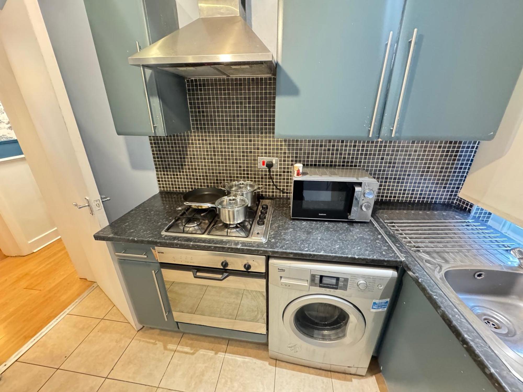 Cozy Two Bedroom In Londres