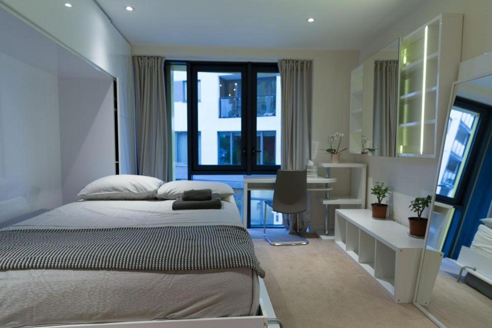 Urban Retreat Near The Thames