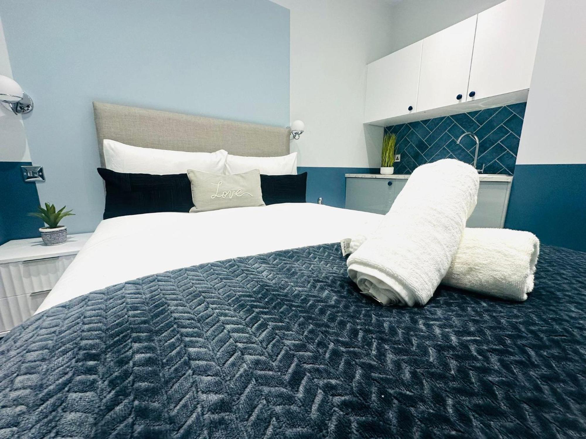 Guest house Holly B Mini Great Location For Tourist!!! *