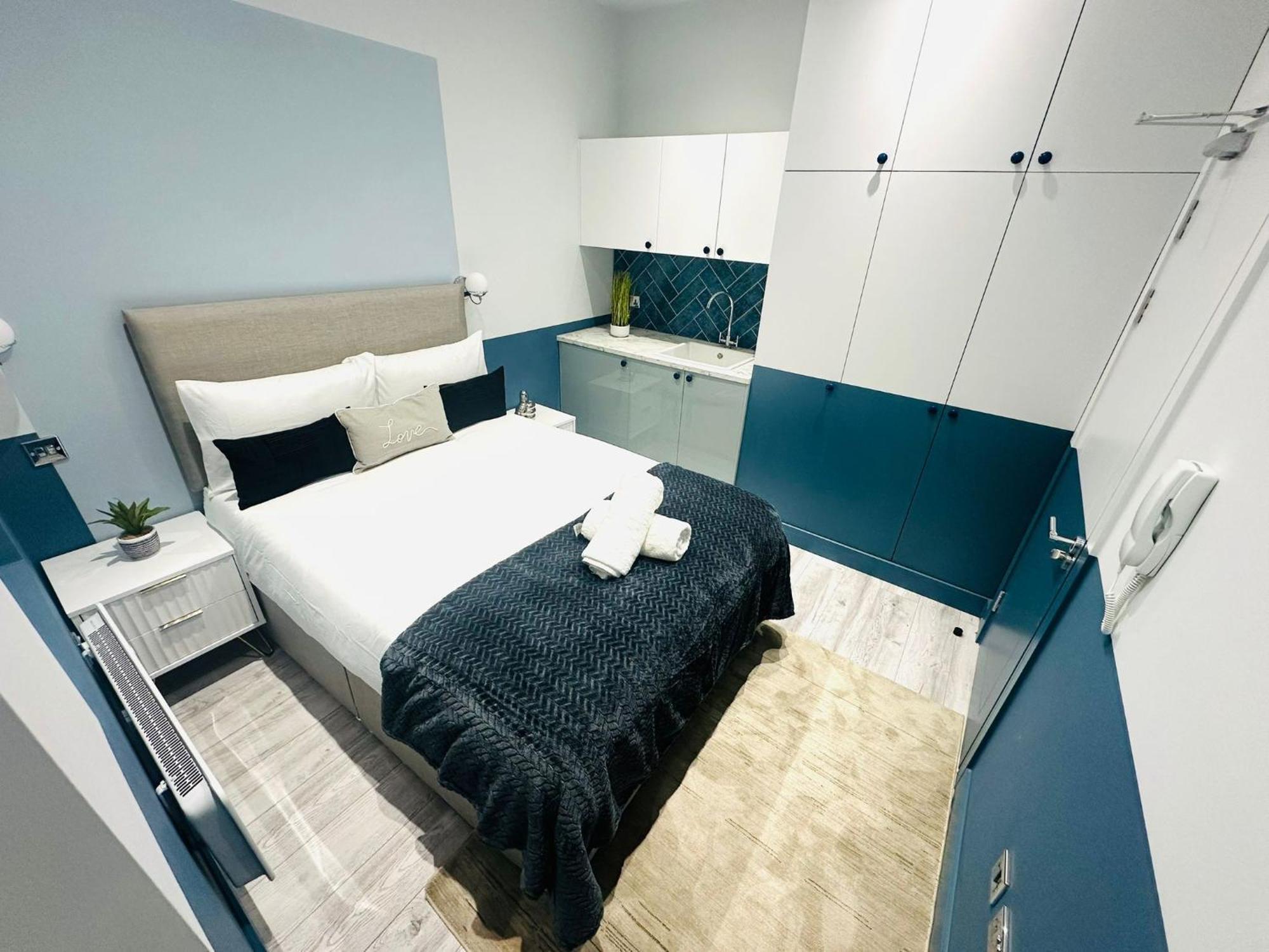 Guest house Holly B Mini Great Location For Tourist!!! *
