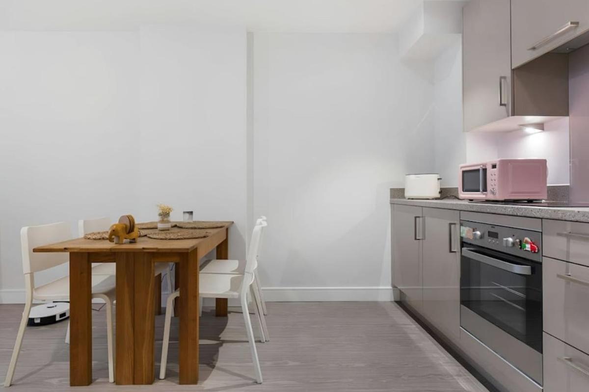 Near Wembley With Beautiful Views * Londres