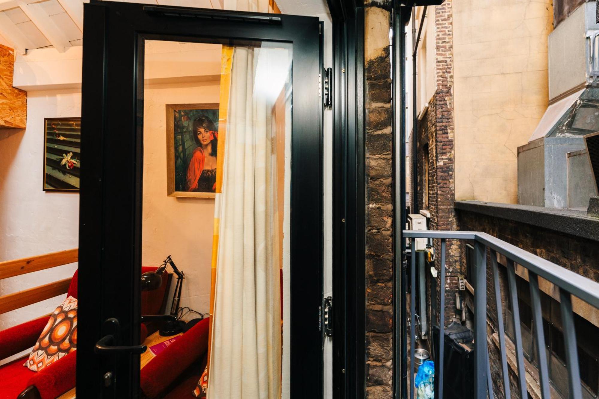 Quirky And Cosy Soho Stables House * Londres