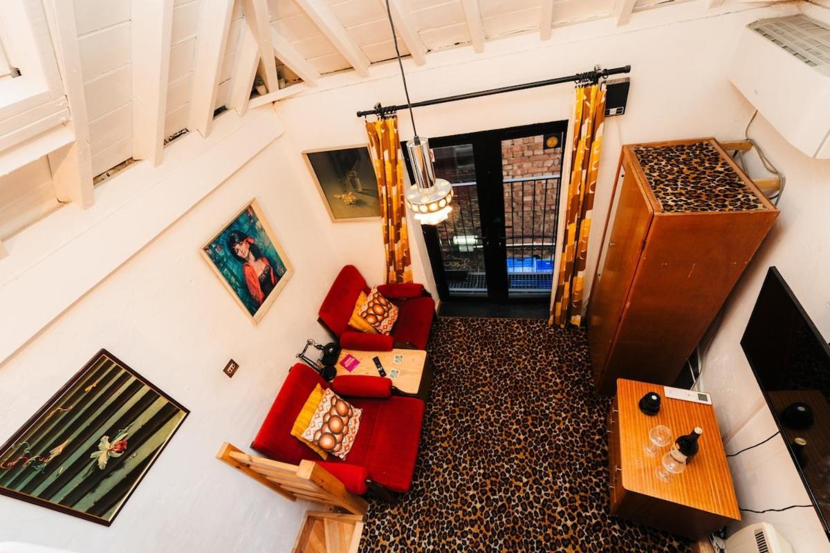 Quirky And Cosy Soho Stables House * Londres