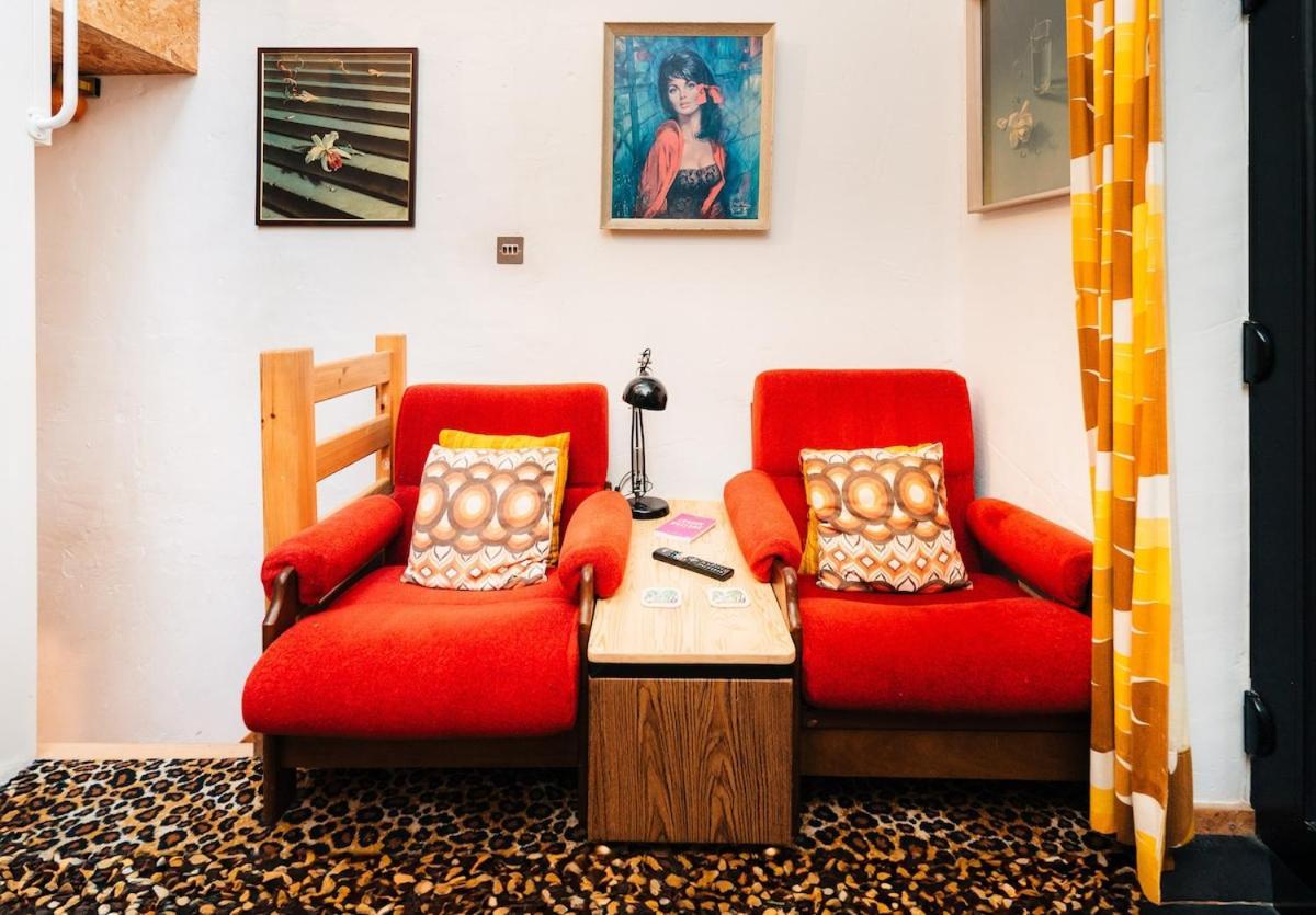Quirky And Cosy Soho Stables House
