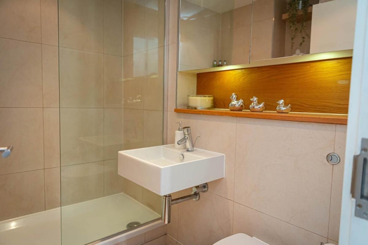 Penthouse - Canary Wharf - 24 Hr Concierge, Gym, Hot Tub, Sauna, Balcony, Terrace Appartement Londres
