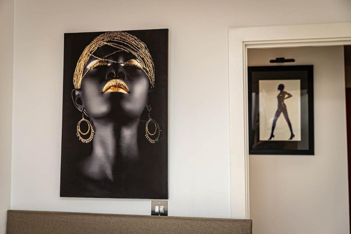 Appartement Penthouse - Canary Wharf - 24 Hr Concierge, Gym, Hot Tub, Sauna, Balcony, Terrace