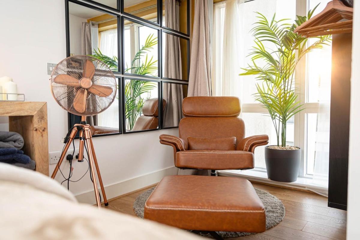 Appartement Penthouse - Canary Wharf - 24 Hr Concierge, Gym, Hot Tub, Sauna, Balcony, Terrace Londres