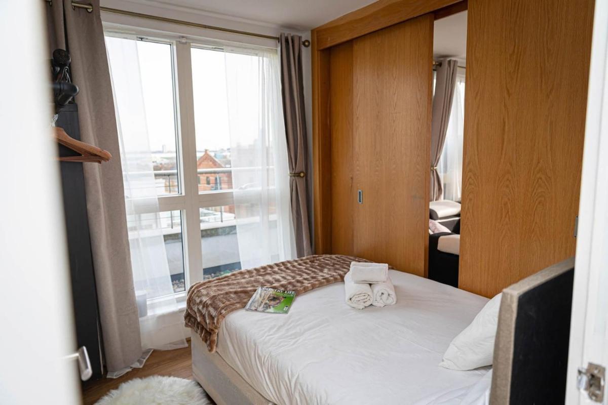 Penthouse - Canary Wharf - 24 Hr Concierge, Gym, Hot Tub, Sauna, Balcony, Terrace Londres