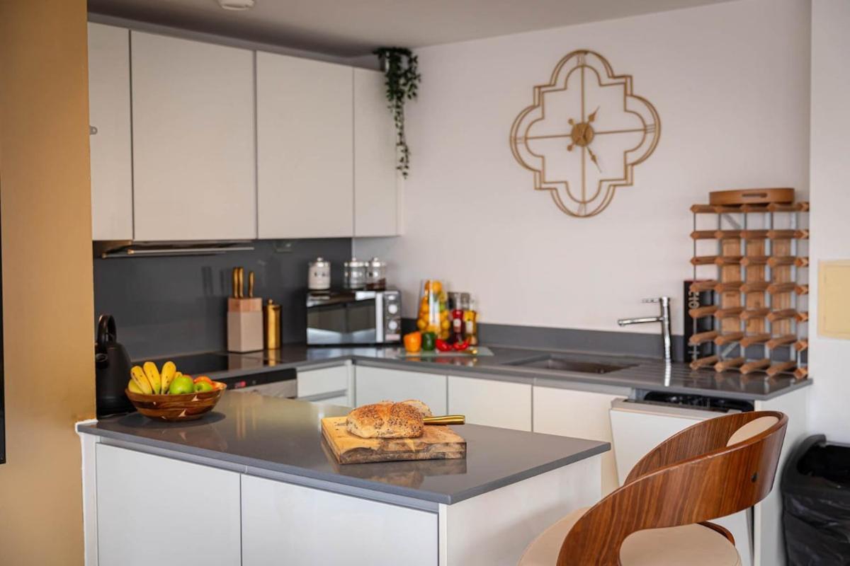 Penthouse - Canary Wharf - 24 Hr Concierge, Gym, Hot Tub, Sauna, Balcony, Terrace Appartement *