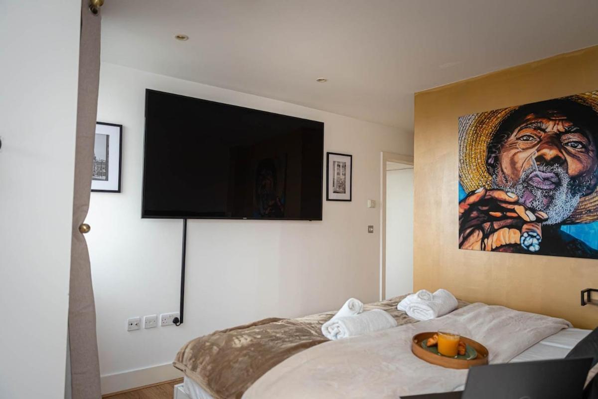 Penthouse - Canary Wharf - 24 Hr Concierge, Gym, Hot Tub, Sauna, Balcony, Terrace Appartement