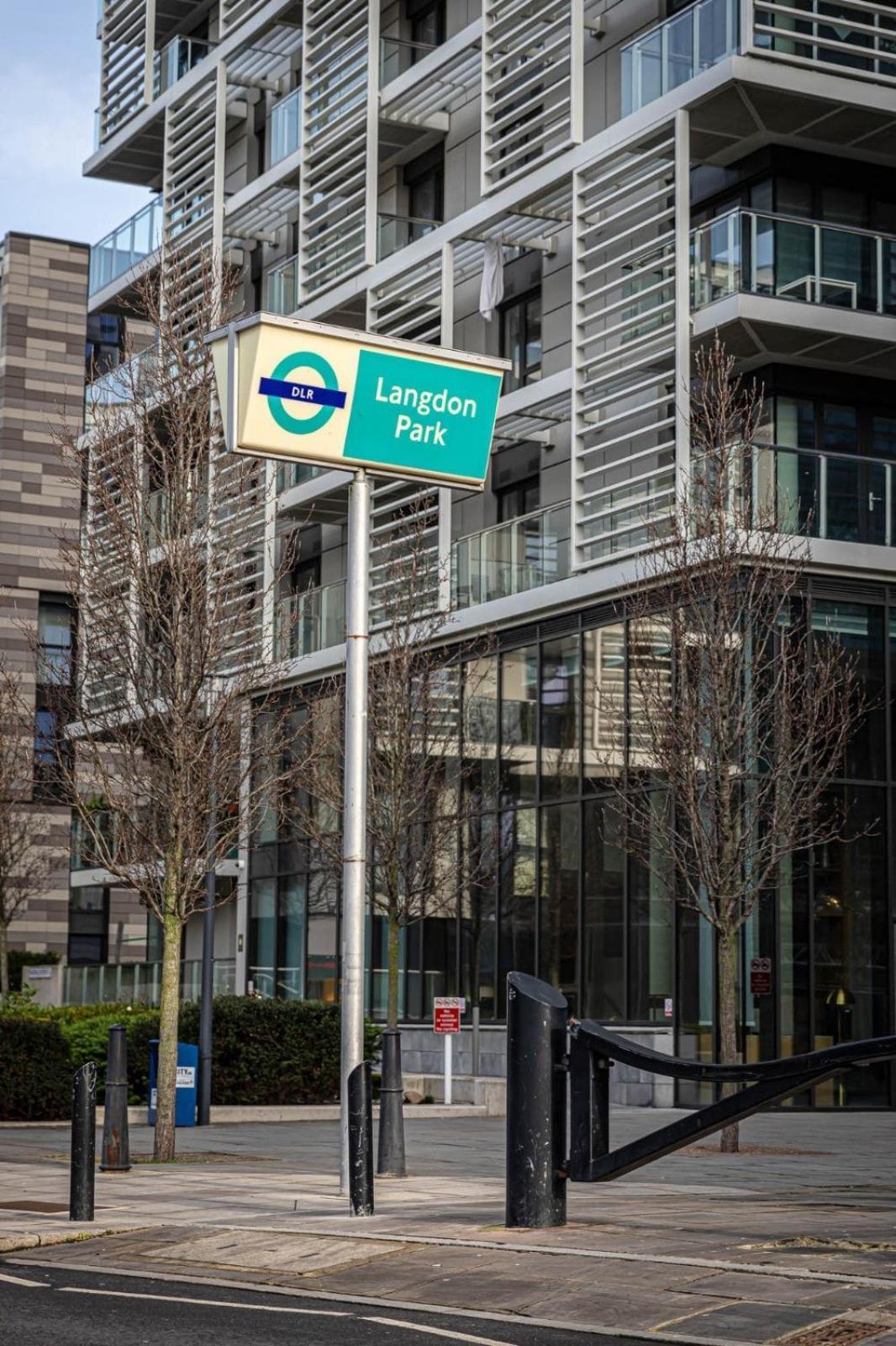 Penthouse - Canary Wharf - 24 Hr Concierge, Gym, Hot Tub, Sauna, Balcony, Terrace * Londres