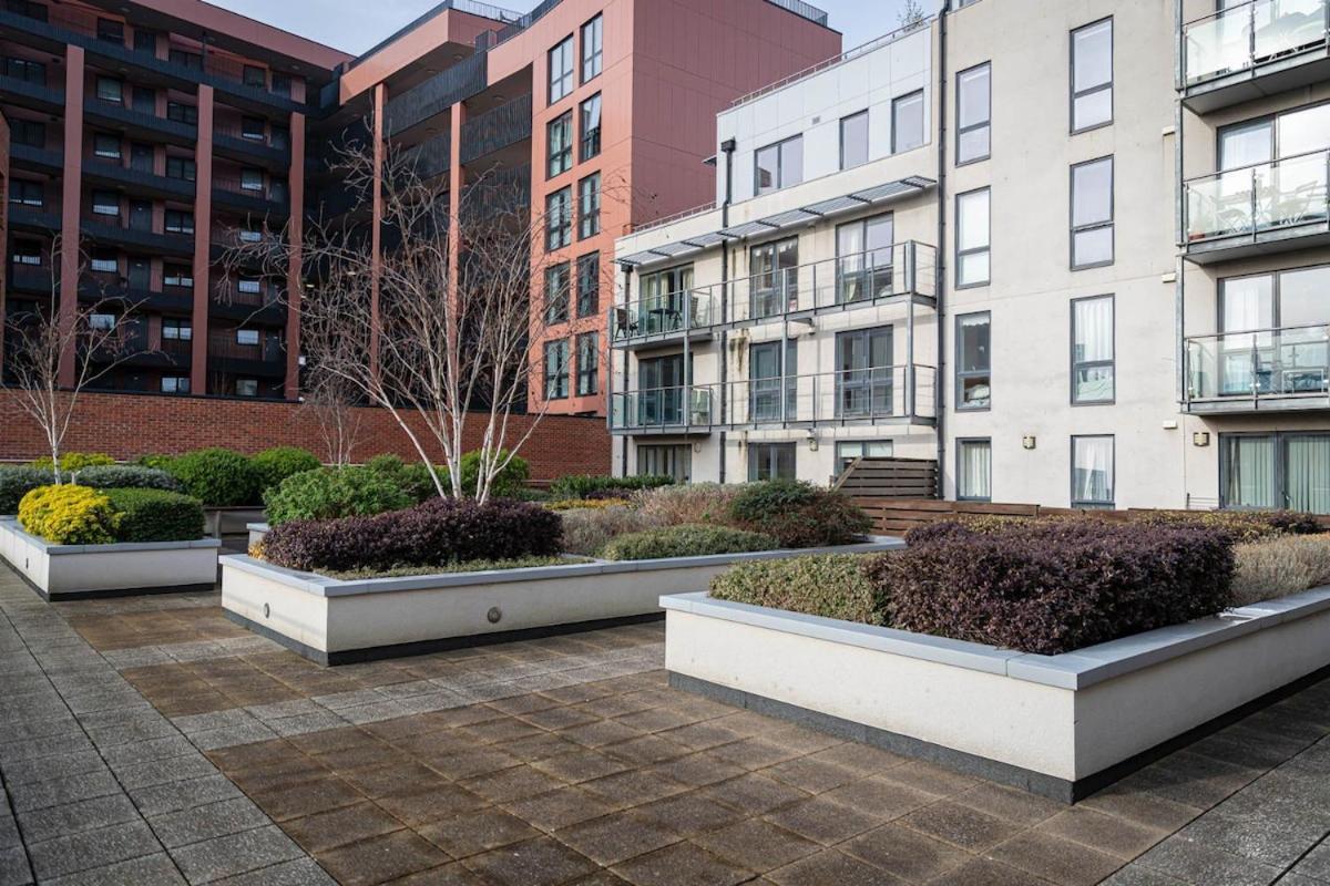 Appartement Penthouse - Canary Wharf - 24 Hr Concierge, Gym, Hot Tub, Sauna, Balcony, Terrace Londres