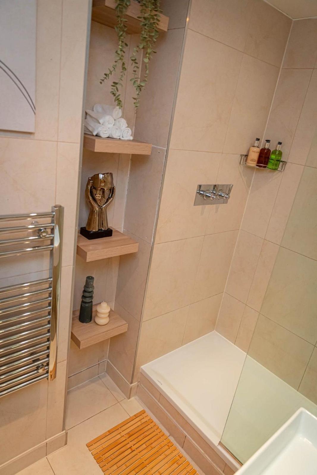 Penthouse - Canary Wharf - 24 Hr Concierge, Gym, Hot Tub, Sauna, Balcony, Terrace Appartement *