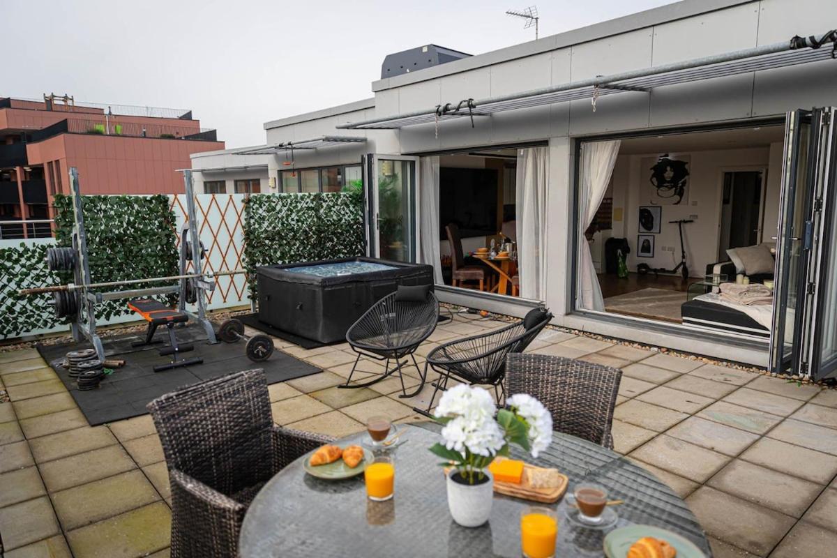 Penthouse - Canary Wharf - 24 Hr Concierge, Gym, Hot Tub, Sauna, Balcony, Terrace Appartement