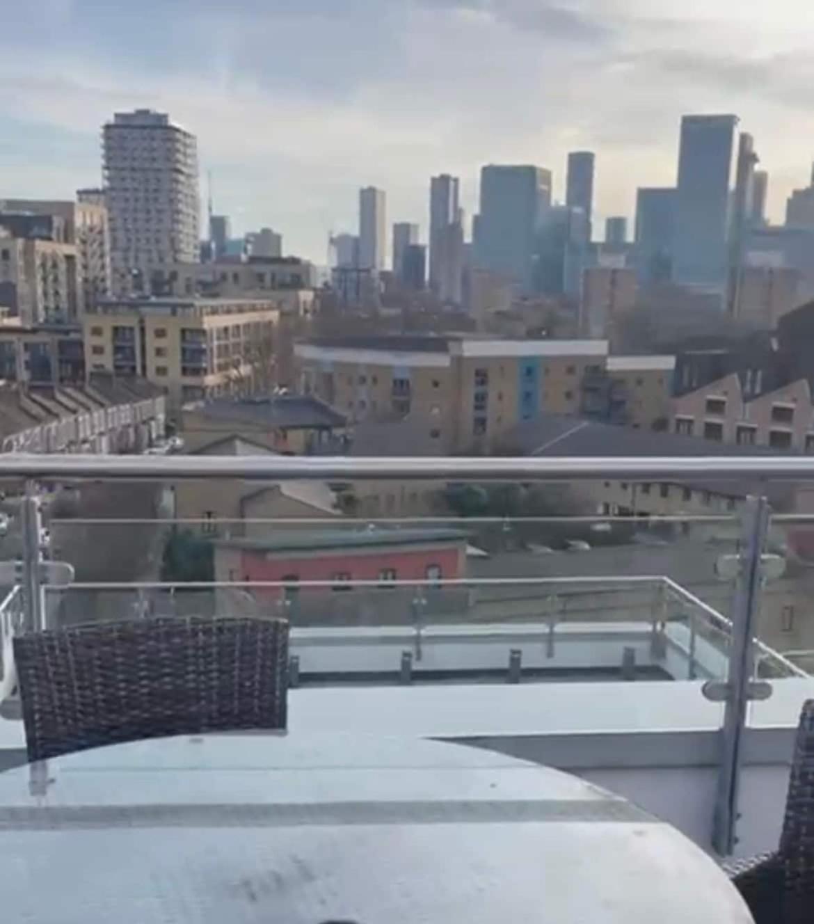 Penthouse - Canary Wharf - 24 Hr Concierge, Gym, Hot Tub, Sauna, Balcony, Terrace Appartement Londres