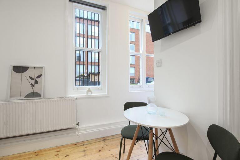 Harrow Road Couette-café