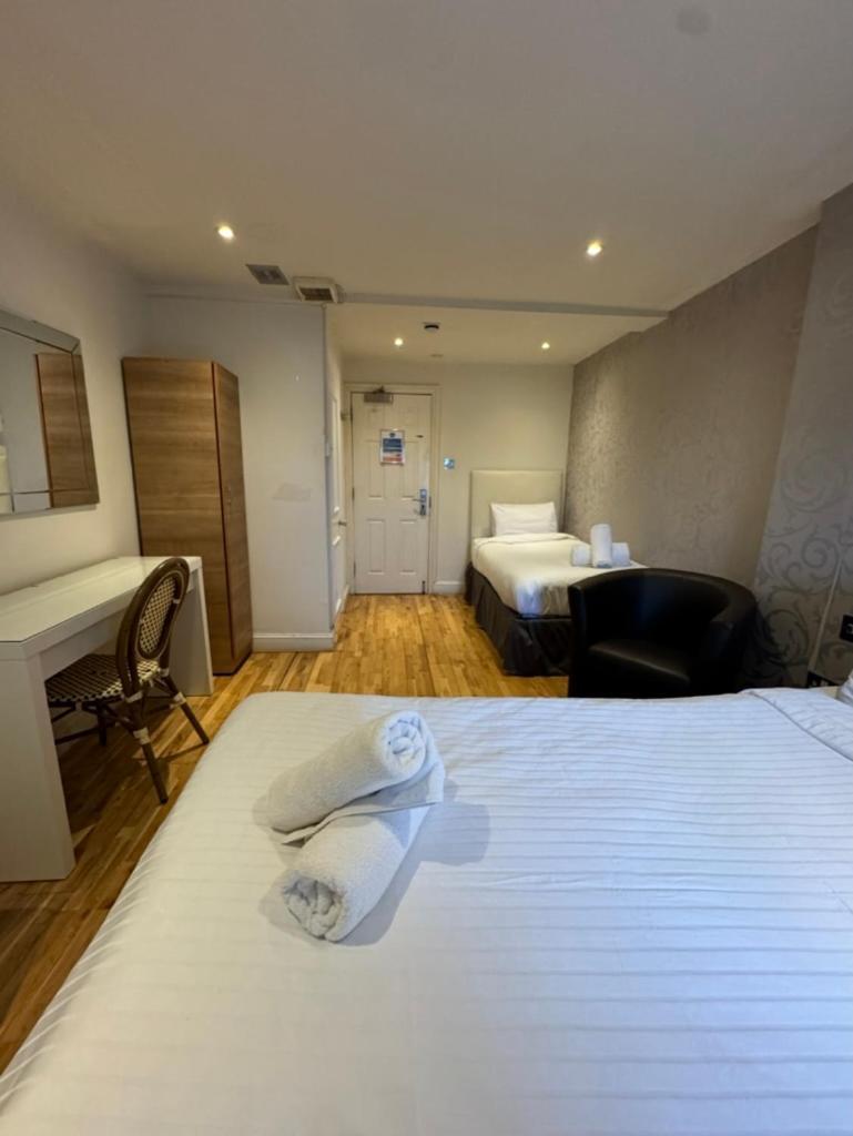 The Paramount 3*