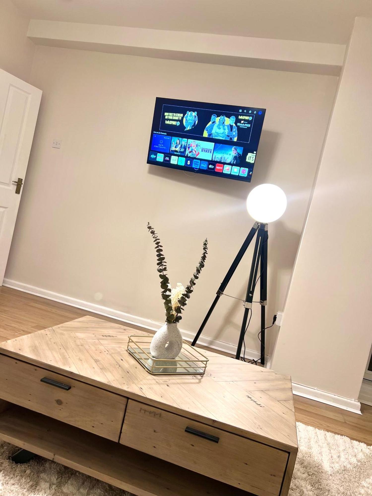 Apartamento 3 Minutes To Tower Of Trendy Shoreditch Recently Refurbished 3 Bedrooms Sleeps 8 *