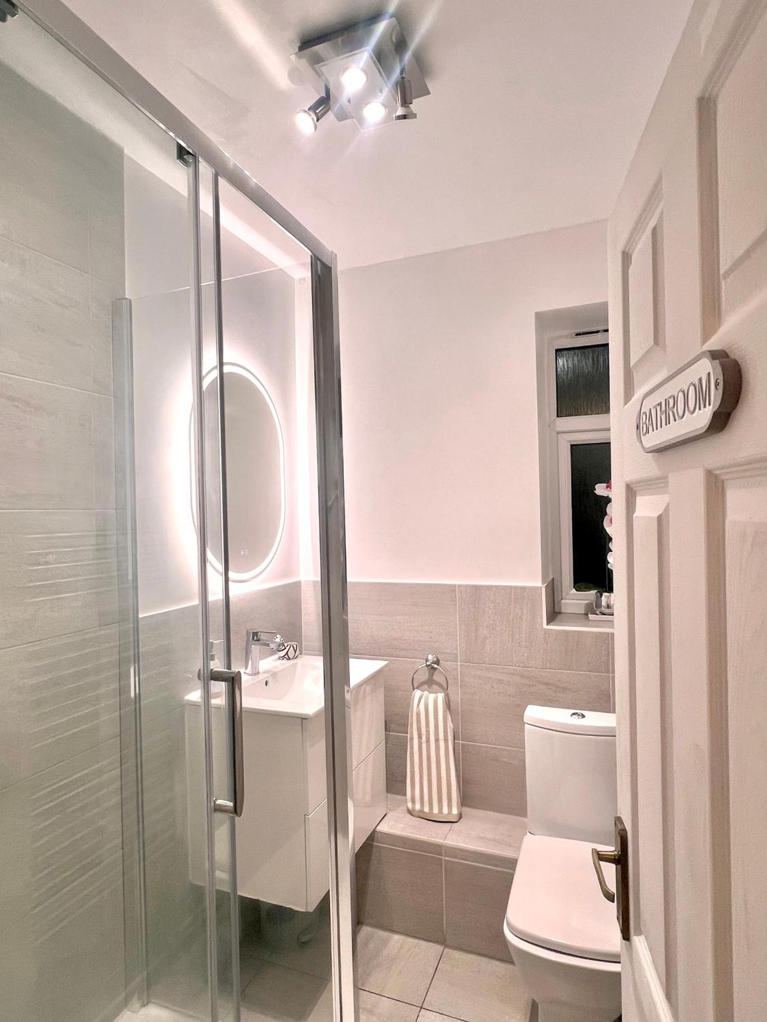 3 Minutes To Tower Of Trendy Shoreditch Recently Refurbished 3 Bedrooms Sleeps 8